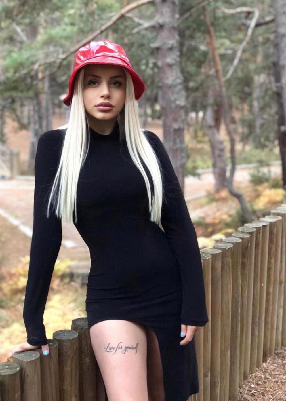 Ela Fotoğraf 3
